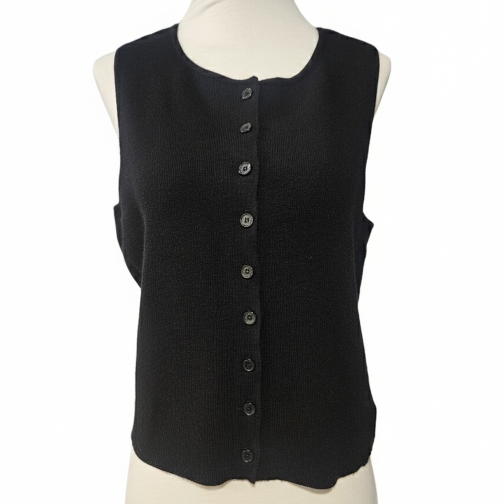 Chic Black Sleeveless Button-Down Top